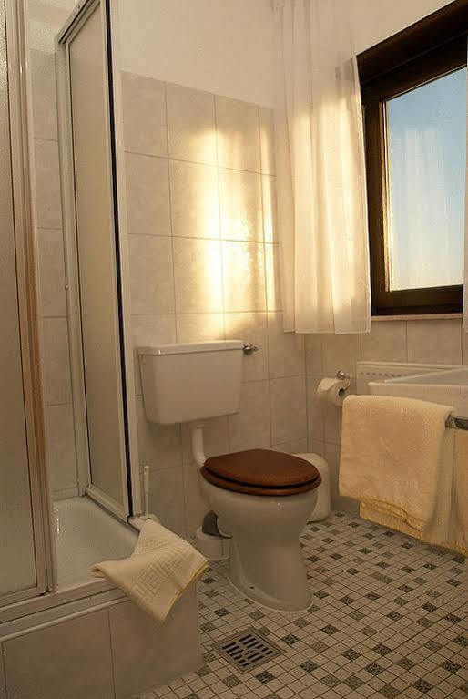 Am Flugplatz Hotel Hockenheim Bagian luar foto